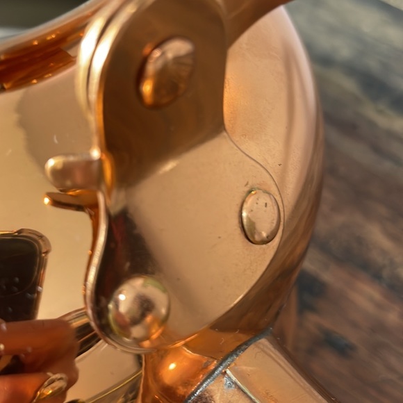 Solid copper teapot with wooden top handle. Missing lid. - Picture 10 of 11